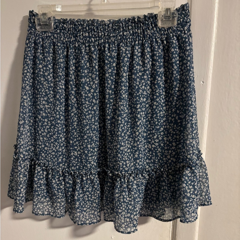 LC Lauren Conrad Navy Floral Mini Skirt
(19) - Picture 2 of 3